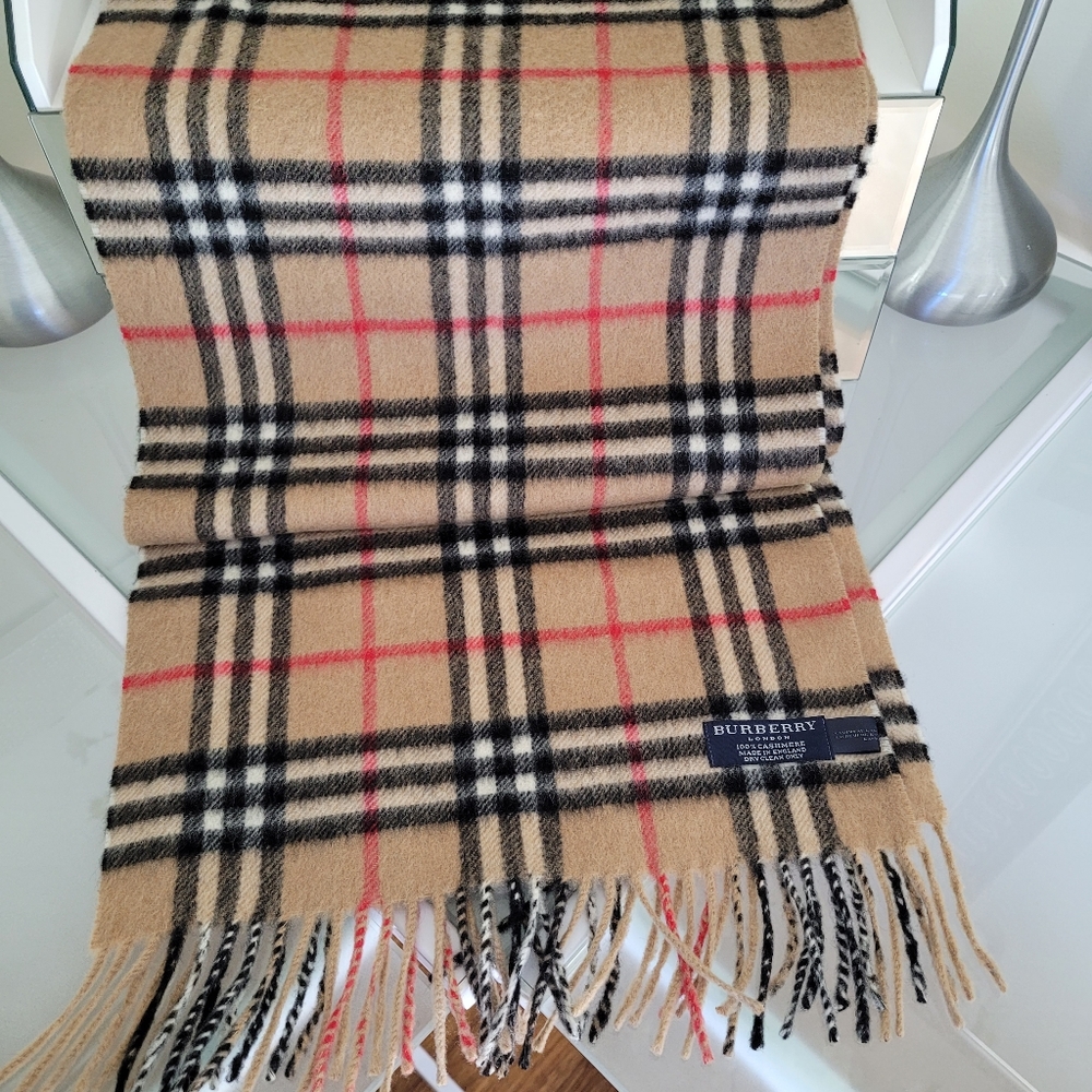 AUTHENTIC VINTAGE CLASSIC BURBERRY 100% PURE CASHMERE MEN'S SCARF MADE IN ITALY.